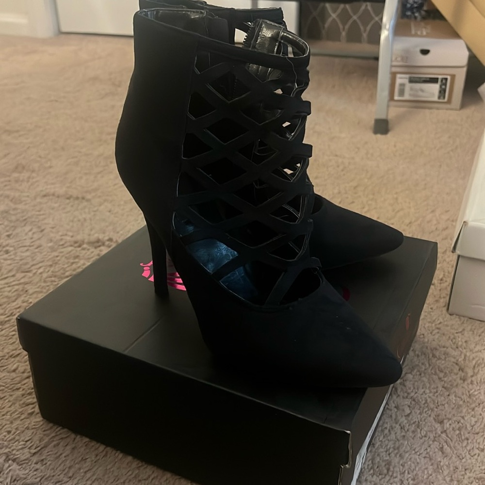 Black close toe heel